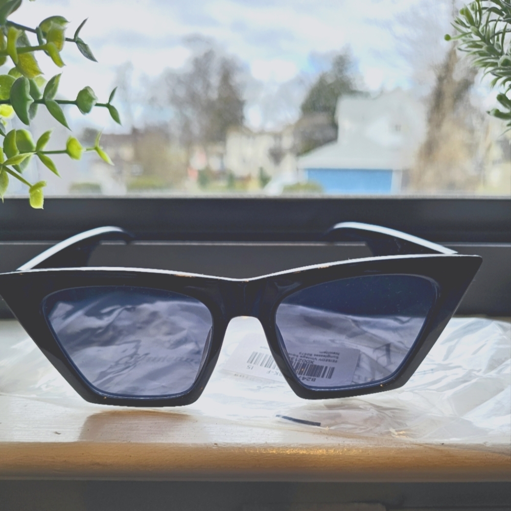 FEISEDY Vintage Frame Glasses